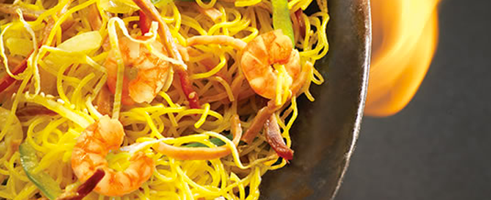 Plate of foodservice Amoy Asian Chow Mein Noodles in a restaurant setting
