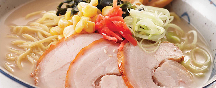 Bowl of foodservice Amoy Asian Ramen Noodles in a restaurant setting